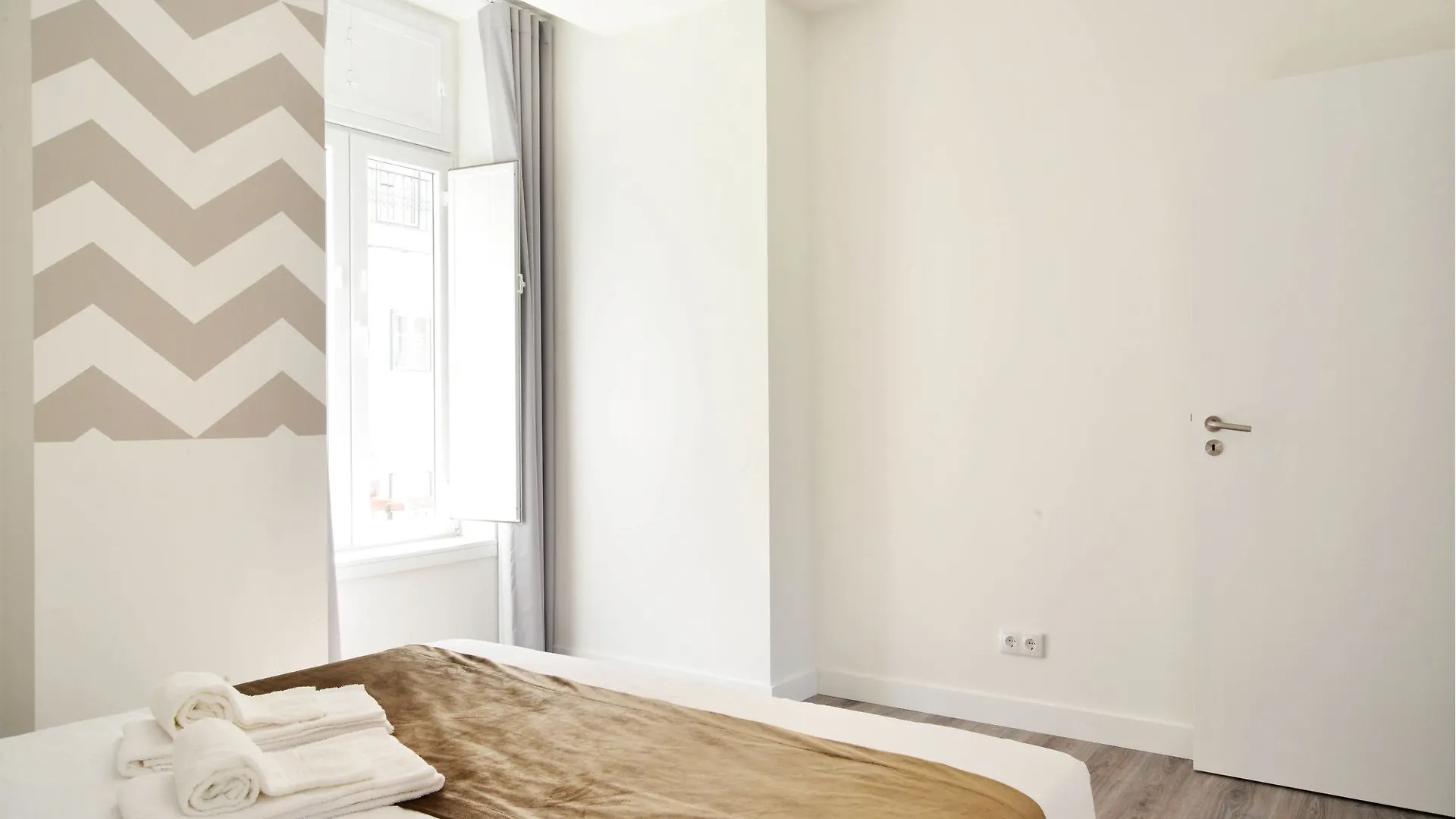 Mobilux Apartments Лиссабон 0*,